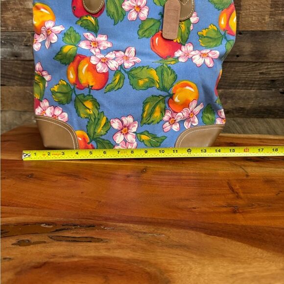 Liz Claiborne Fruit Floral Canvas Tote Bag Tan Trim Large Zip Top - Picture 9 of 12